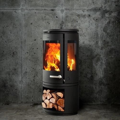 Aperçu: Poêle à bois Morsoe 7943 | 7,3 kW avec un compartiment pour ranger le bois