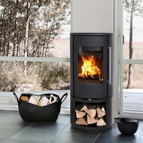 Aperçu: Poêle à bois Morsoe 7343 | 4,3 kW avec un compartiment pour ranger le bois